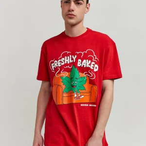 Best Freshly Baked Short Sleeve Graphic Print Tee - Red Graphic Tees