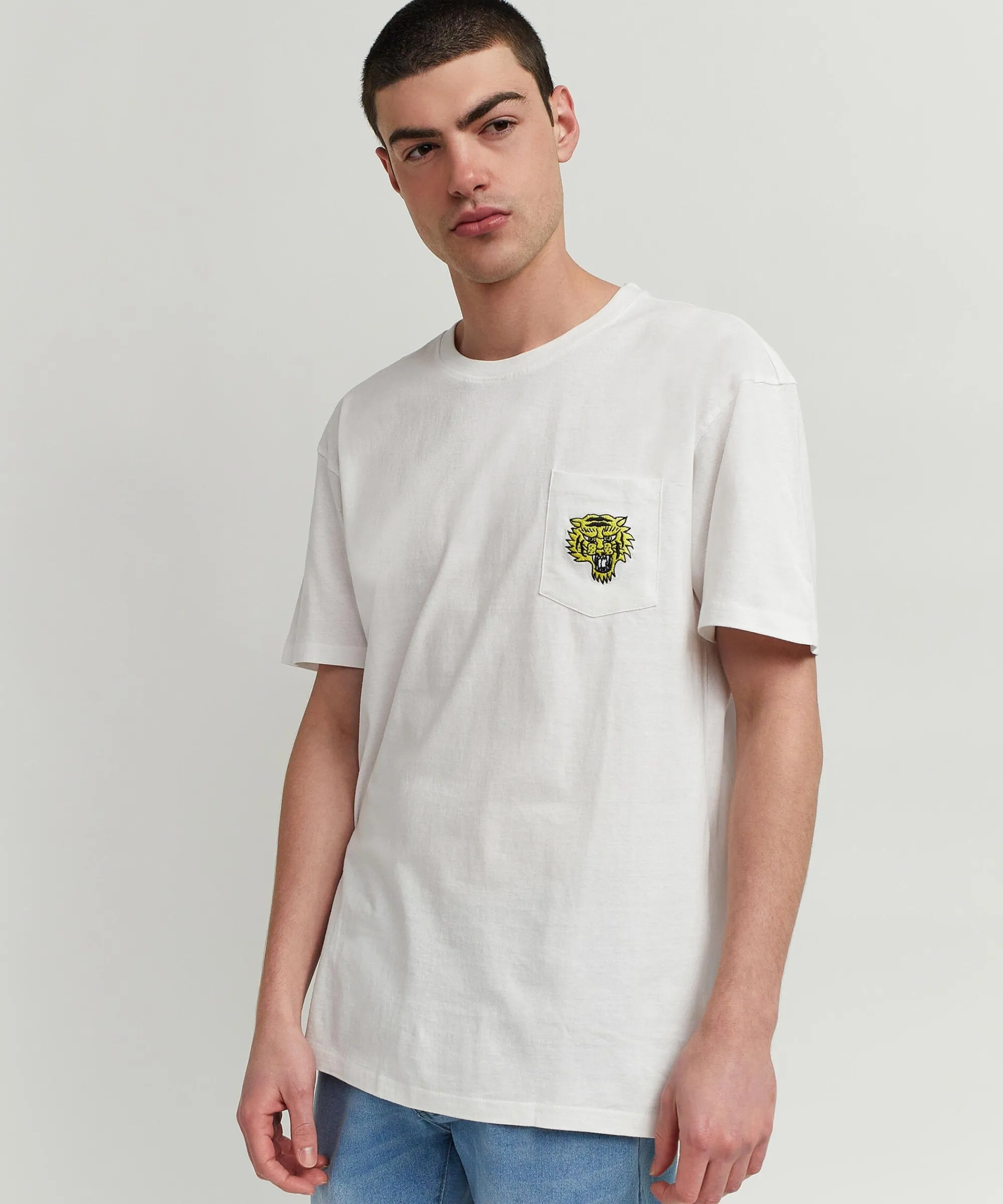 pave_your_own_path_short_sleeve_graphic_print_embroidered_detail_tee__white_4.webp Best Sale Pave Your Own Path Short Sleeve Graphic Print Embroidered Detail Tee - White Graphic Tees