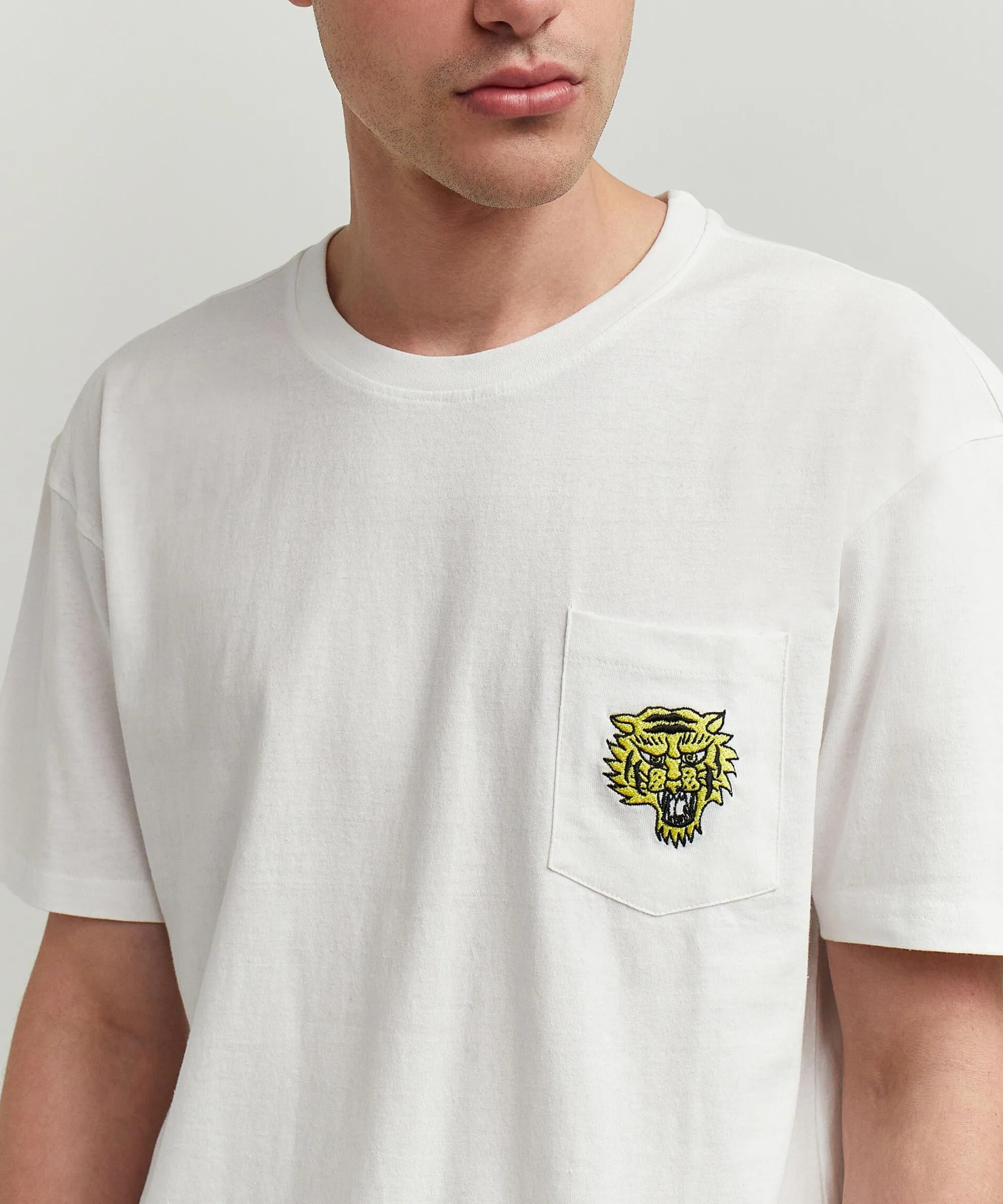 pave_your_own_path_short_sleeve_graphic_print_embroidered_detail_tee__white_6.webp Best Sale Pave Your Own Path Short Sleeve Graphic Print Embroidered Detail Tee - White Graphic Tees