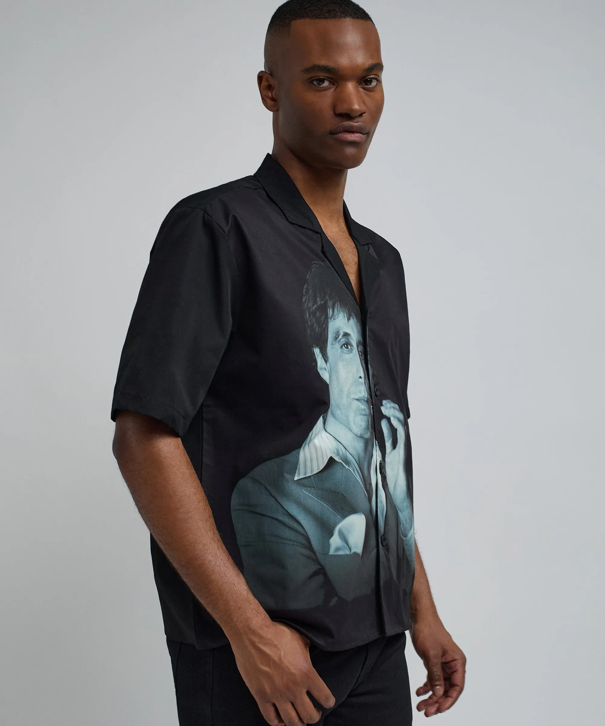 scarface_tony_montana_short_sleeve_shirt_box_fit__black_1.webp Sale Scarface Tony Montana Short Sleeve Shirt Box Fit - Black Button Downs